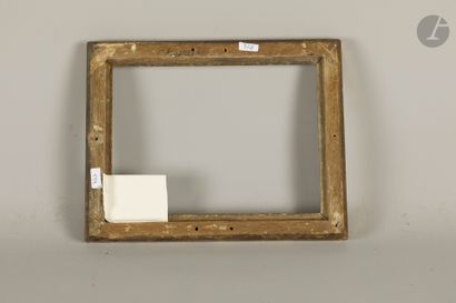 Cadre en chêne sculpté et doré à décor de...