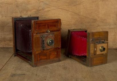 Ensemble de deux chambres à soufflet, acajou...