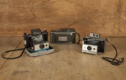 Ensemble de trois polaroids: - un modèle...