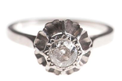 Bague en platine, sertie d'un diamant. Poids...