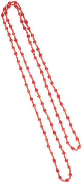 Long collier de boules de corail facettées....