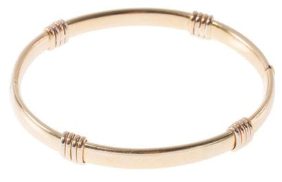 Bracelet jonc plat ouvrant en or jaune, ponctué...