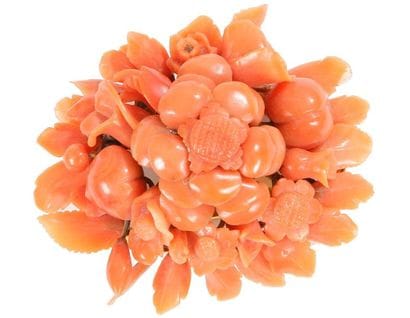 Broche bouquet en corail de fleurs et fruits...