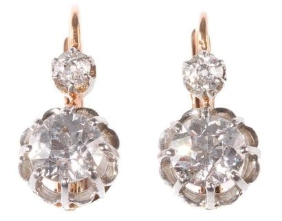 Paire de boucles d'oreilles dormeuses en...