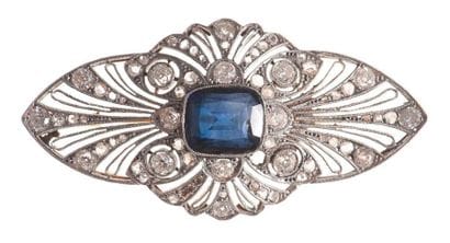 Broche en or et en platine, ajourée de palmettes...