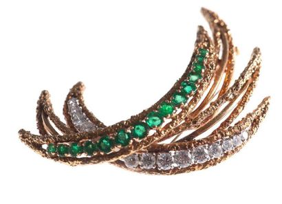 VAN CLEEF & ARPELS
Broche-clip en or jaune...