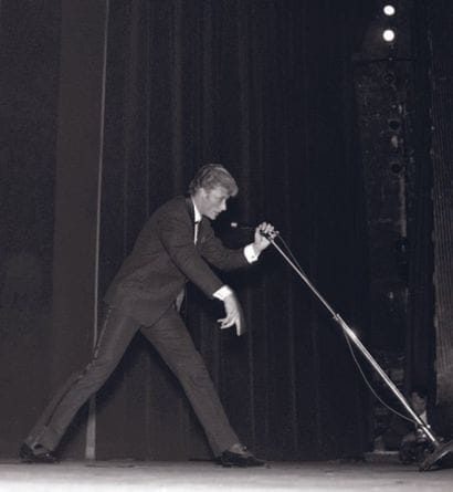 Francis APESTEGUY (né en 1952)
Johnny Hallyday,...