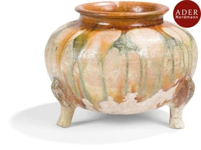 CHINE - Époque TANG (618-907)
Pot tripode...