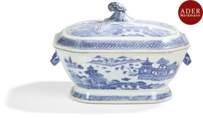 CHINE - Fin Époque QIANLONG 
(1736 - 1795)
Soupière...