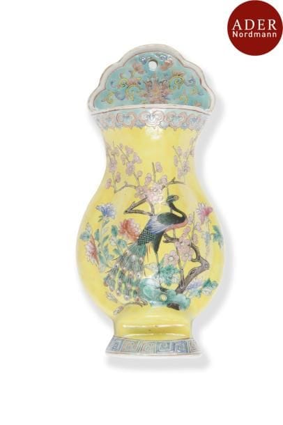 CHINE, Canton - XIXe siècle
Paire de vases...