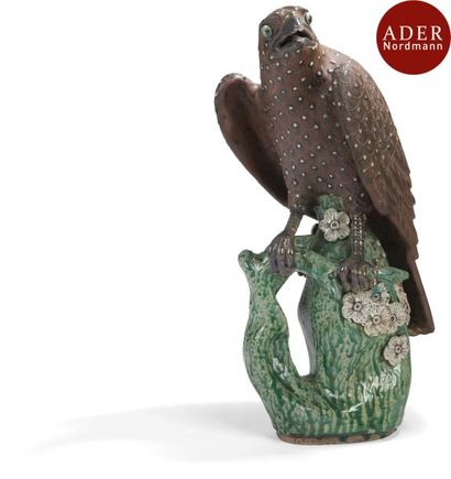 CHINE, Shiwan - XIXe siècle
Rapace posé sur...