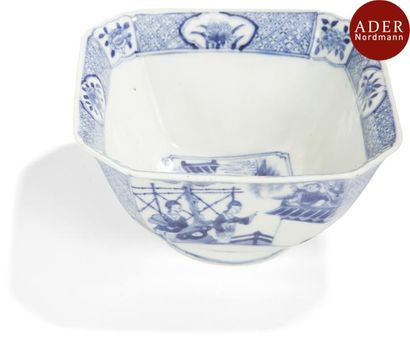 CHINE - Début XIXe siècle
Bol de forme carrée...