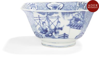 CHINE - Début XIXe siècle
Bol de forme carrée...
