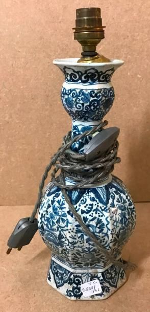 9591_42
Delft (genre de)Vase de forme balustre...