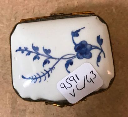 9591_43
Boîte en porcelaine