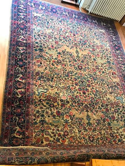 9647_153
KECHAN. Tapis à décor d'arbustes...