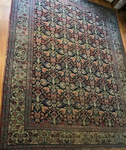 9647_154
KHORASSAN. Tapis à fond bleu marine...