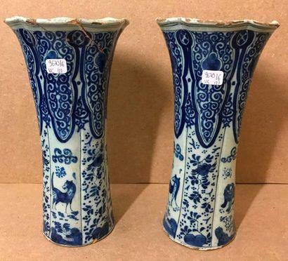 9670_6
DelftPaire de vases de forme cornet...