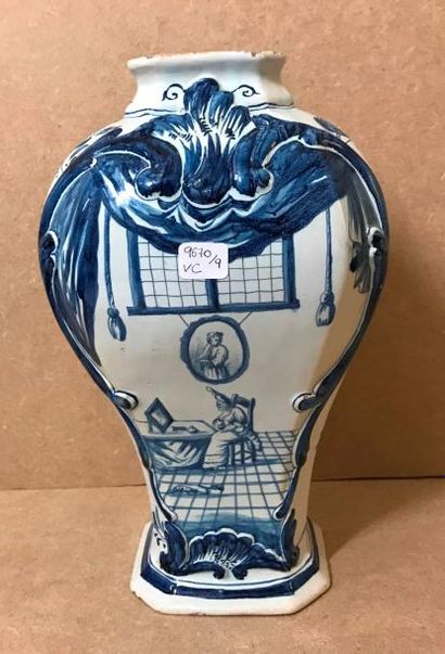 9670_9
Delft et genre de DelftDeux vases...