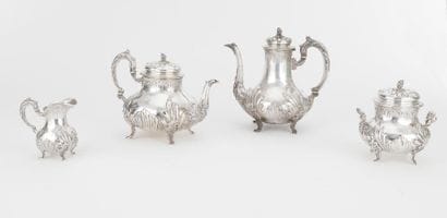 Service thé café de style Louis XV en argent...