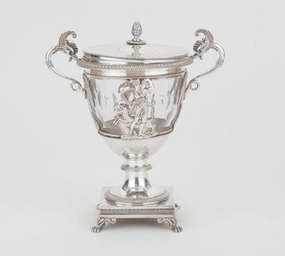 Sucrier monture argent et son intérieur en...