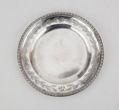 Belle assiette de présentation en argent...