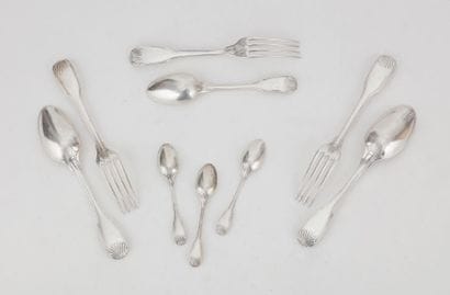 Partie de ménagère en argent modèle filet...