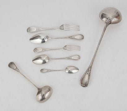 Partie de ménagère en argent modèle filet...