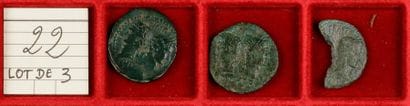 LOT de 3 as de Nîmes en bronze (dont 1 coupé)...