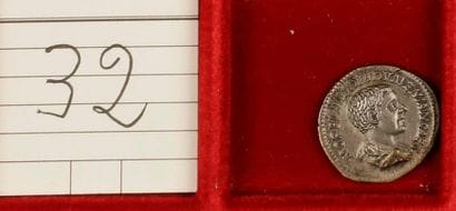 DIADUMENIEN. Denier de Rome en argent, R/...