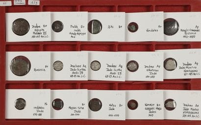 LOT de 44 monnaies, principalement en argent :...