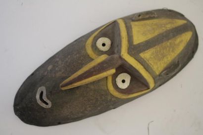 Masque Boiken couleur jaune PNG

Le Gué