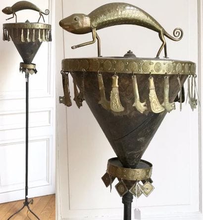 Lampe Caméléon en bois, pied en fer forgé...
