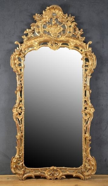 GRAND MIROIR à parecloses Epoque Louis XV

Encadrement...