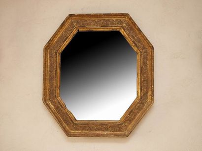 PAIRE DE MIROIRS OCTOGONAUX

Style Néo Classique...