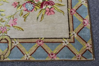 TAPIS

Style Savonnerie XIXème Siècle - Moderne

Laine...