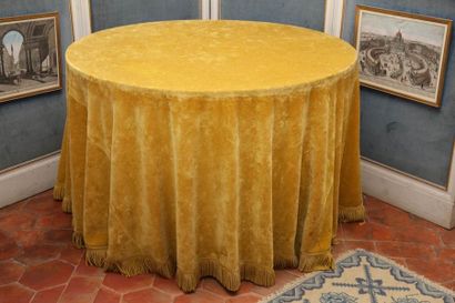 GUERIDON JUPONNE de velours jaune et galon...