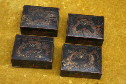 SUITE DE QUATRE BOITES A JETONS

d'un coffret...