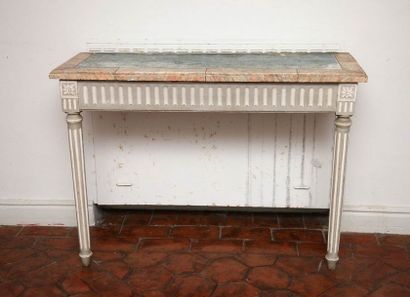 PAIRE DE CONSOLES

Style Louis XVI

Bois...