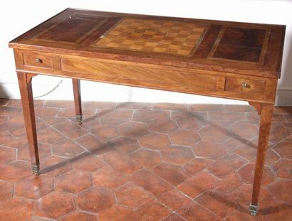 TABLE A JEUX DE TRIC TRAC

Circa 1800

Placage...