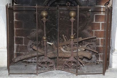 PAIRE DE PARE-ETINCELLES

Grillages à quatre...