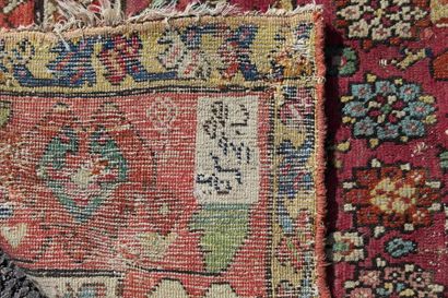 TAPIS Galerie 

XIXème Siècle 

Laine nouée

Décor...