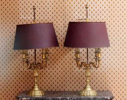 PAIRE DE LAMPES DE SALON en forme de candélabres...
