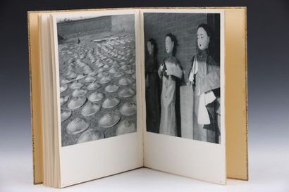 OUVRAGE intitulé CHINE

Texte de Paul Claudel

Photographies...