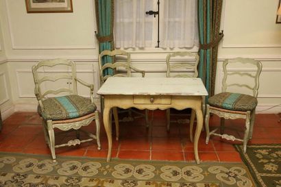 LOT D'UNE TABLE A ECRIRE ET D'UNE SUITE DE...
