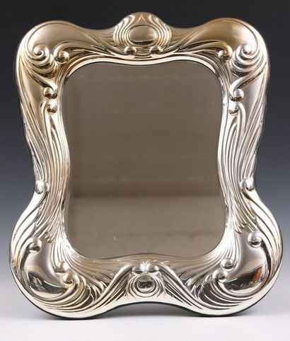 MIROIR DE COIFFEUSE à chevalet

Style 1900...
