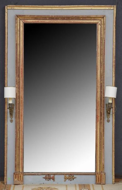 TRUMEAU DE GLACE

Circa 1800

Bois et stuc...