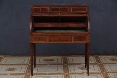 PETIT BUREAU PLAT CYLINDRE

Circa 1800

Toutes...