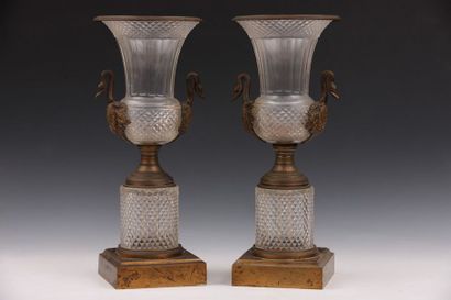 PAIRE DE VASES MEDICIS sur bases colonne...