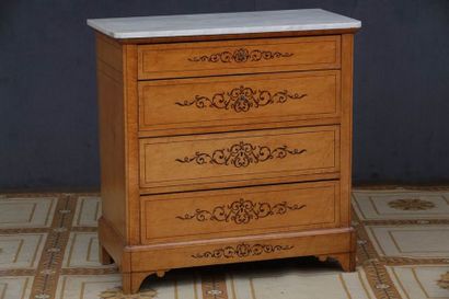 COMMODE

Epoque Charles X

Placage d'érable...